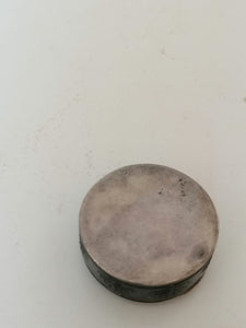 Boîte à pilule de collection en argent .