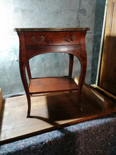 Charger l&#39;image dans la galerie, Petite table d&#39;appoint style ls.xv
