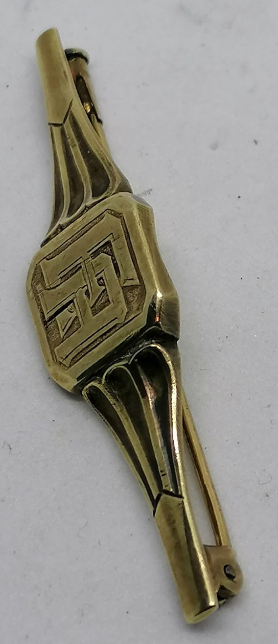 Broche en or bas titre Art Déco