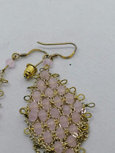 Charger l&#39;image dans la galerie, Paire de boucle d&#39;oreille quartz rose et argent.
