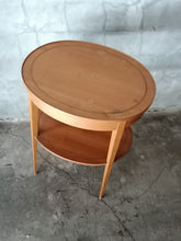 Charger l&#39;image dans la galerie, Table ovale en cerisier Directoire
