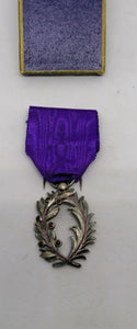 Médaille de Chevalier de l'Ordre des Palmes académiques,