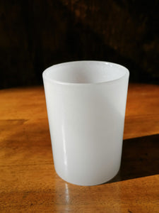 Verre en opaline blanche