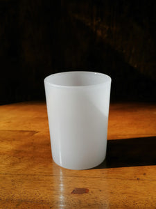 Verre en opaline blanche