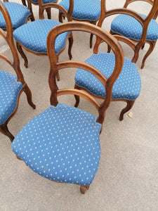 8 chaises Bernoise en noyer