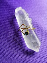 Charger l'image dans la galerie, Petite bague en fil d'or 18ct avec motifs
