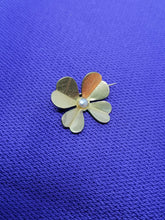 Charger l&#39;image dans la galerie, Broche trèfle à 4 feuilles en or 18ct
