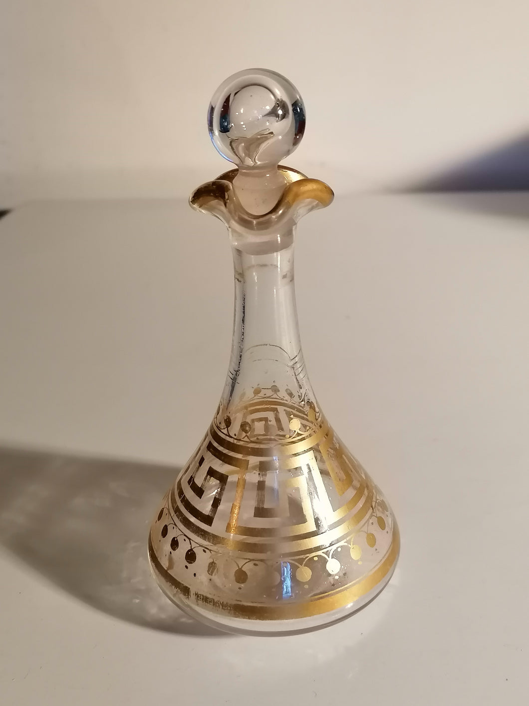 Petit flacon ancien, peinture à l'or fin 