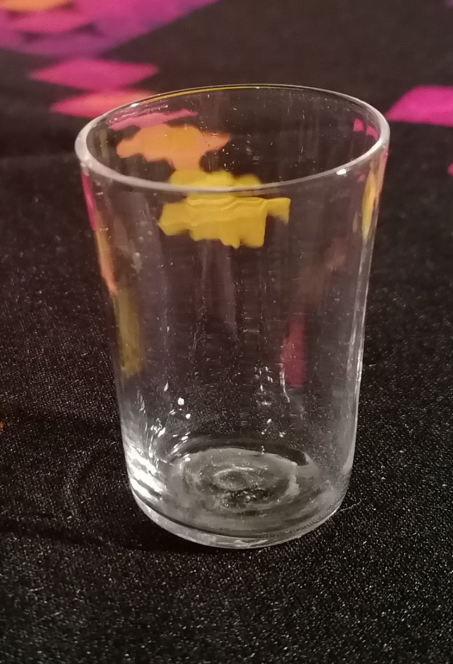 Petit verre à liqueurs soufflé