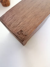 Charger l&#39;image dans la galerie, Paire de presse livre en bois sculpté dépoque art déco. Signé Bolle
