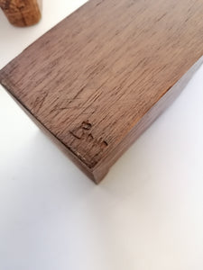 Paire de presse livre en bois sculpté dépoque art déco. Signé Bolle