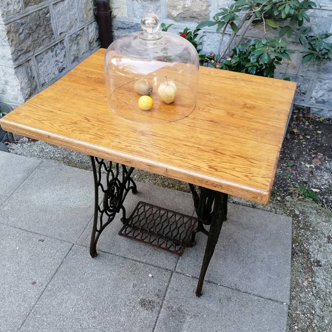 Table de Machine à coudre relookée Table de Machine à coudre relookée