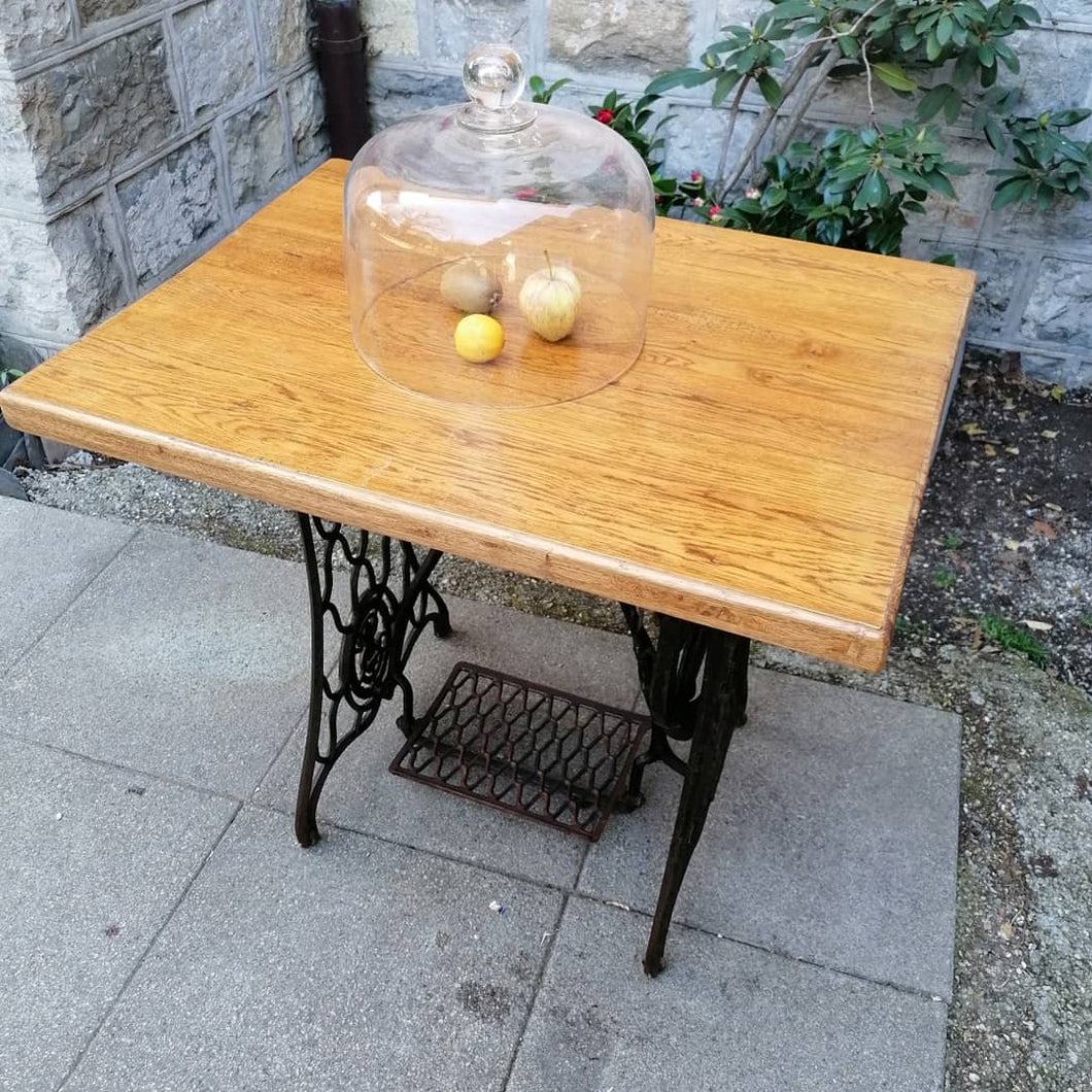 Table de bistrot pied en fonte ancienne machine à coudre