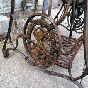 Table de bistrot pied en fonte ancienne machine à coudre