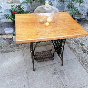 Table de bistrot pied en fonte ancienne machine à coudre