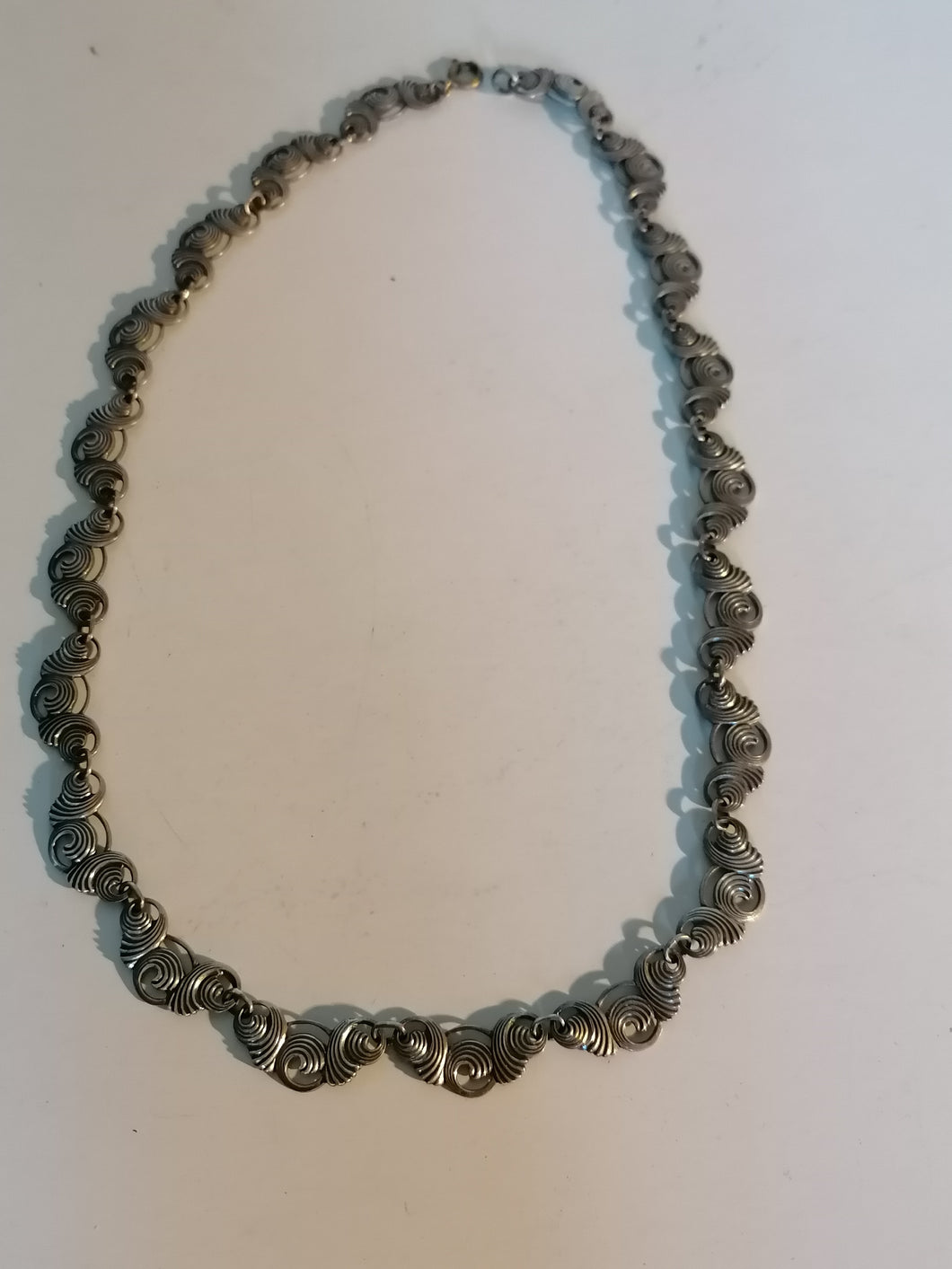 Original et ancien collier en argent