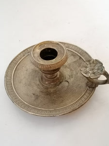 Bougeoir à main en bronze , LS.XVI