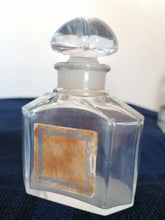 Charger l&#39;image dans la galerie, Flacon à parfum en cristal de Baccarat
