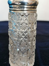 Charger l&#39;image dans la galerie, Flacon ancien cristal et argent
