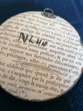 Charger l&#39;image dans la galerie, Miniature la dame au bonnet
