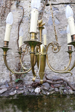 Charger l&#39;image dans la galerie, Lustre en bronze style Louis XVI à trompette
