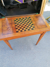 Charger l&#39;image dans la galerie, table à jeu d&#39;époque Louis XVI dessus échequier
