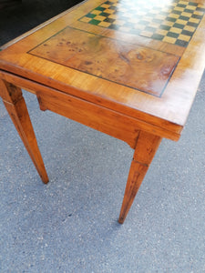 table à jeu d'époque Louis XVI dessus échequier