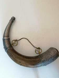 Poire à poudre noir orientale