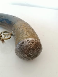 Poire à poudre noir orientale