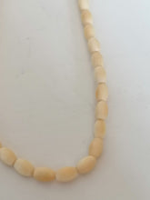 Charger l&#39;image dans la galerie, Collier perle ancienne
