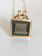 Charger l&#39;image dans la galerie, Pendentif cristal vert  et chaîne doré
