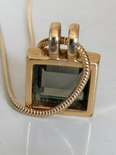 Charger l&#39;image dans la galerie, Pendentif cristal vert  et chaîne doré
