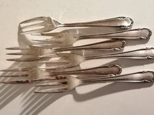 Charger l&#39;image dans la galerie, 6 fourchettes à dessert argenté
