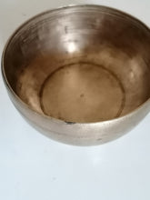 Charger l&#39;image dans la galerie, Ancien bol chantant tibétain en bronze
