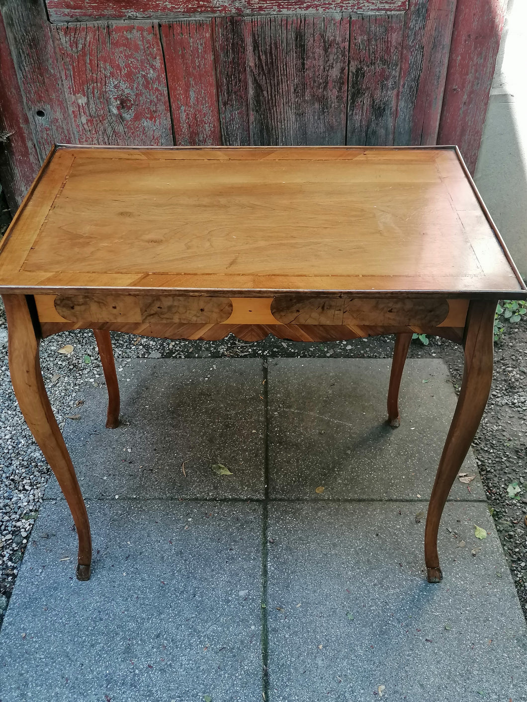 Petite table Bernoise d'époque Louis XV