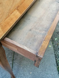 Petite table Bernoise d'époque Louis XV