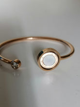 Charger l&#39;image dans la galerie, Bracelet jonc doré avec cadran réversible 

