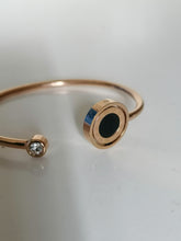 Charger l&#39;image dans la galerie, Bracelet jonc doré avec cadran réversible 
