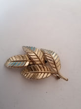 Charger l&#39;image dans la galerie, Broche feuille doré
