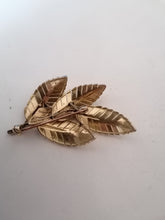 Charger l&#39;image dans la galerie, Broche feuille doré
