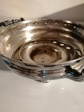 Charger l&#39;image dans la galerie, Chauffe plat ancien en métal argenté Victoria Genève
