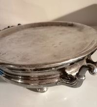 Charger l&#39;image dans la galerie, Chauffe plat ancien en métal argenté Victoria Genève

