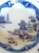 Charger l&#39;image dans la galerie, Assiète ancienne  Anglaise en porcelaine
