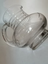 Charger l&#39;image dans la galerie, Pichet à eau en verre soufflé
