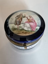 Charger l&#39;image dans la galerie, Boîte en porcelaine ancienne
