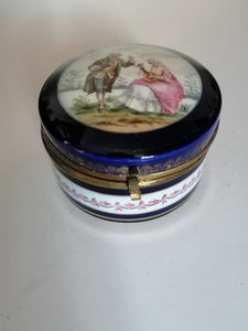 Boîte en porcelaine ancienne