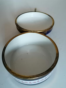Boîte en porcelaine ancienne