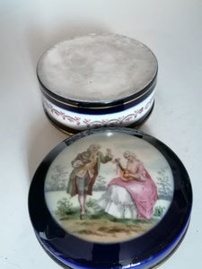 Boîte en porcelaine ancienne