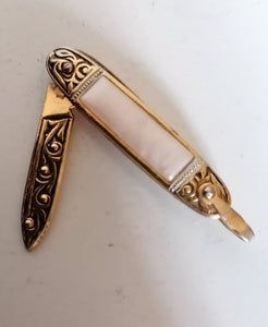 Petit couteau pendentif de collection