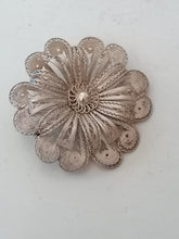 Charger l&#39;image dans la galerie, Fleure broche, filigranes en argent
